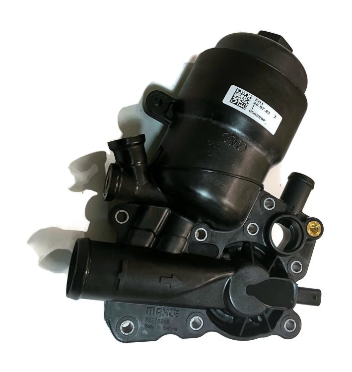 059115389P Oil filter cover housing with thermostat 3.0 TDI AUDI A4 B8 A5 A6 C7 A7 A8 Q5 VW Touareg