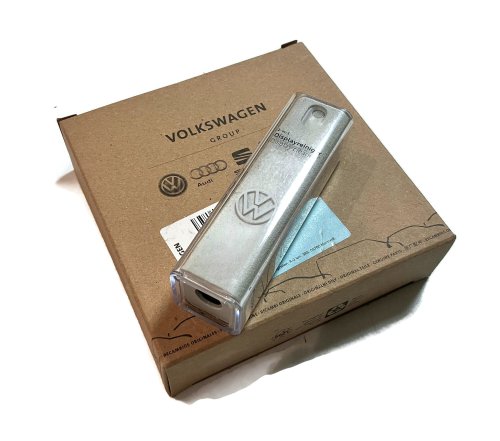 000096311AD 573 Volkswagen Display Cleaner Spray 2-in-1 Microfiber Towel Touch Screen