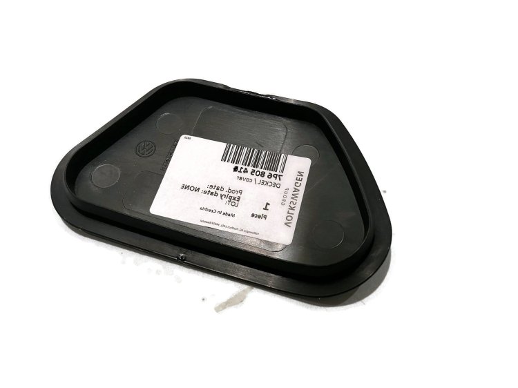 7P6805414 RIGHT Front wheel arch cap  VW Touareg 2011-2018