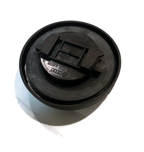 04E 103 485 B Oil filler end cap VW AUDI SEAT SKODA