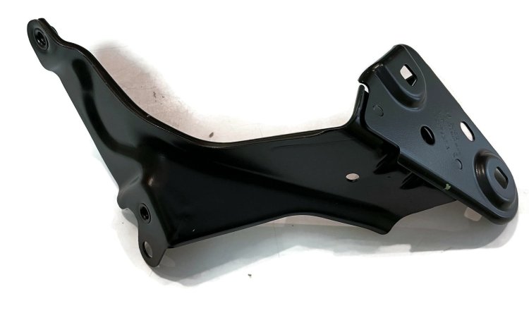 5E3_821_228 prawy Wspornik uchwyt mocowanie błotnika przedniego SKODA Octavia IV 2020-