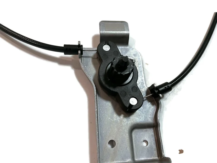 3V0 823 529 H wspornik dźwignia otwierania maski z linkami SKODA SUPERB III 2019-2023
