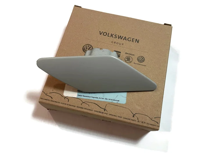 6J0807754 GRU 
Zaślepka spryskiwacza reflektorów Seat Ibiza 2009-2012 model 6J