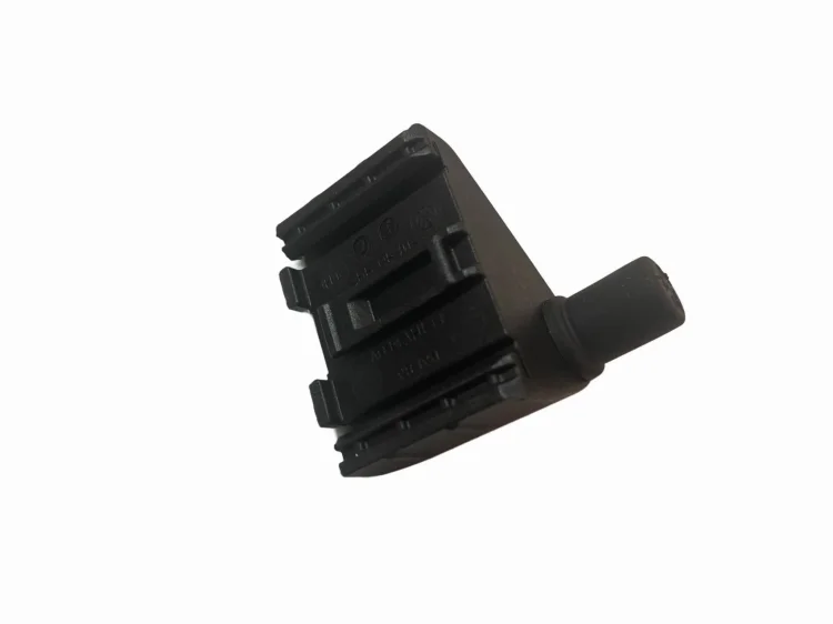 Uchwyt wspornik półki tylnej bagażnika LEWY VW Caddy 2004-2020 2K0 863 533