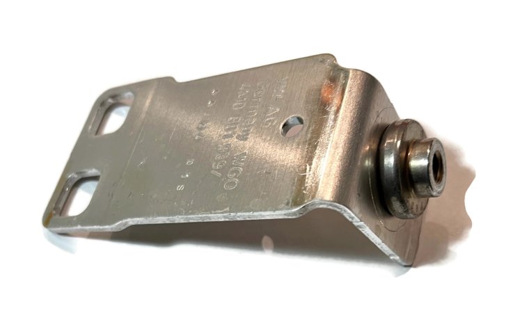 Uchwyt wspornik mocowanie podłużnicy LEWY 4M0801939 Audi Q7 Q8 VW Touareg