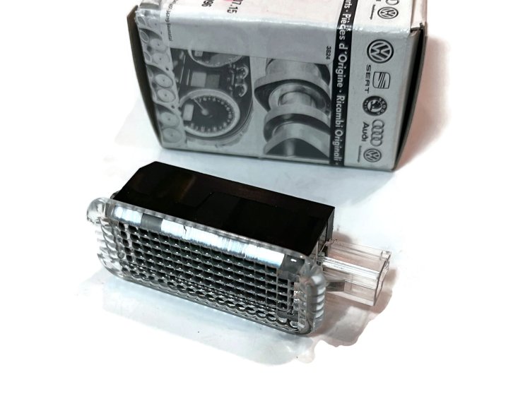 fbc87840eaac179e53d98504c05c8841.jpgLighting trunk light LED lamp VW AUDI SEAT SKODA CUPRA 8J0947409B