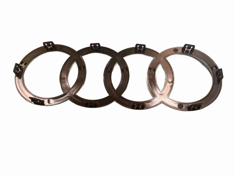 Emblemat znaczek przedni grilla czarny Audi Q7 FL 12/2023- (