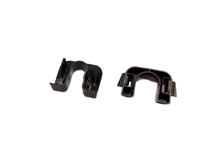 Genuine NISSAN OE parcel shelf clip attachment 015532109E for Qashqai J10 trunk interior.