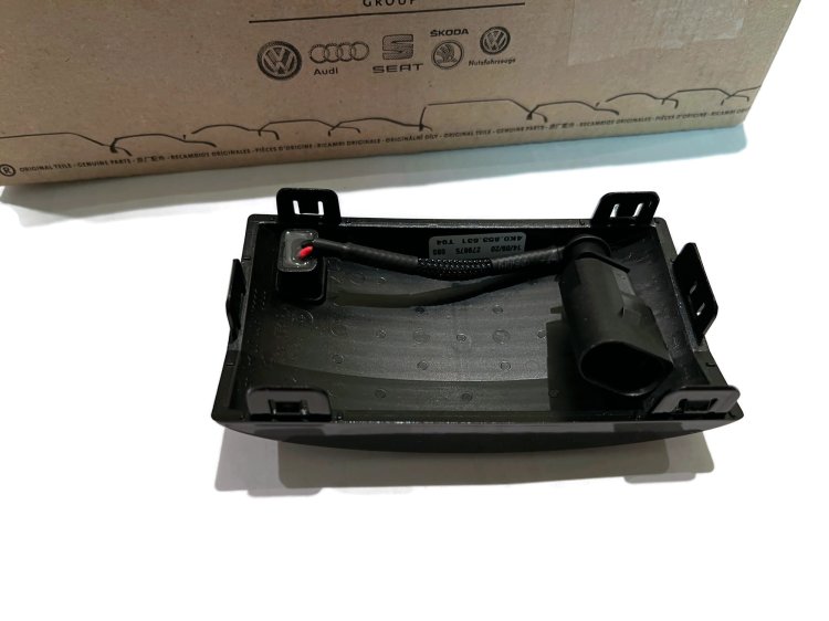 LEWA Osłona nakładka pokrywa czujnika radaru w atrapie Audi A6 A7 Q7 Q8