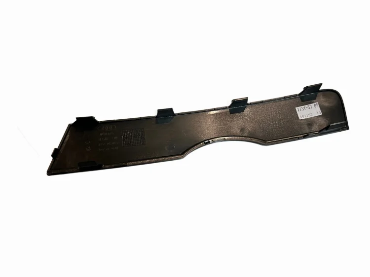8U0807380B9B9 ZAŚLEPKA listwa prawej kartki zderzaka Audi Q3 2011-2015