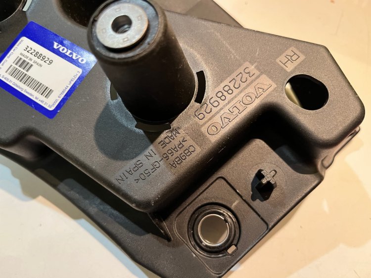 32288929 Volvo XC60 II