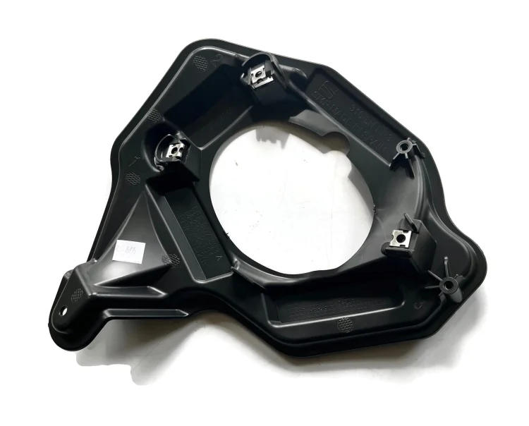 Wspornik lewy uchwyt mocowanie halogenu w zderzaku przednim CUPRA Formentor 2020-06/2024