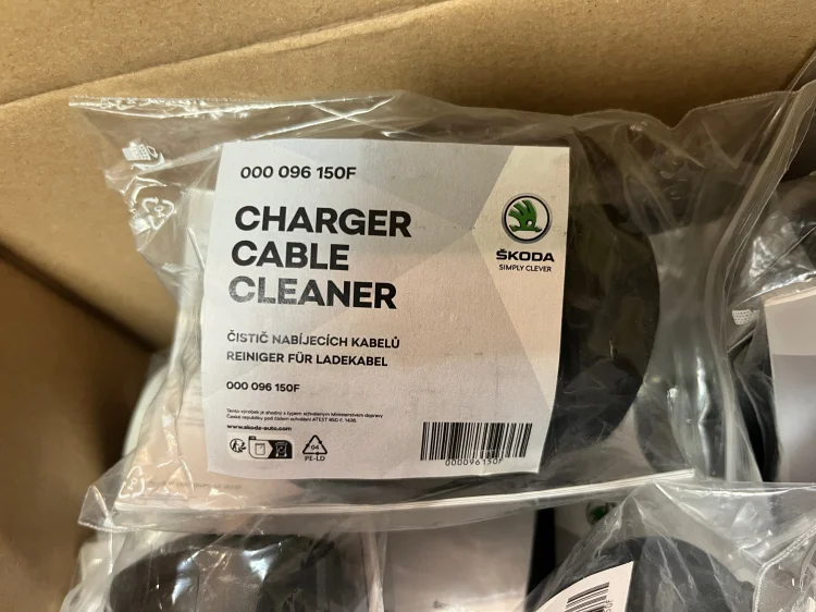 Charger cable cleaner SKODA