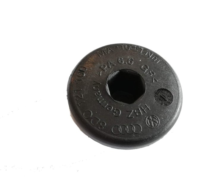8D0121100
