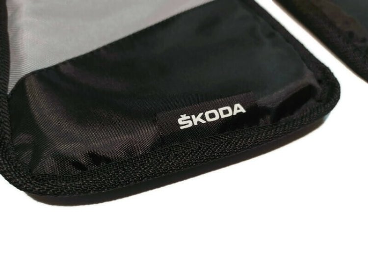 000 019 819 A 000019819A Podkładka  ochronna pod fotelik dziecięcy SKODA