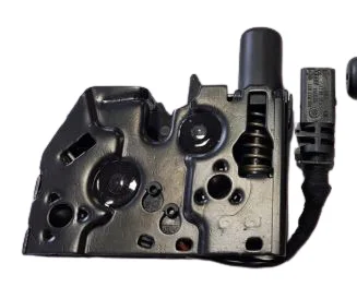 8V0823509A lewy prawy zamek pokrywy maski Audi A3 8V