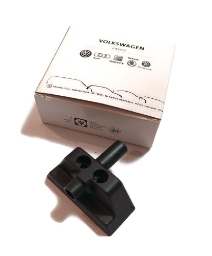 5P0867575A  Wspornik Zawias półki tylnej Seat Altea 2005-2015 Toledo 2005-2009