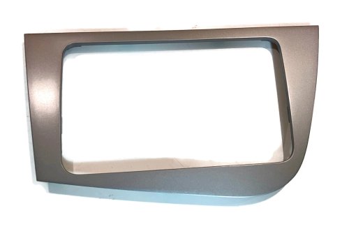 1P1858071A  GB1 Ramka nawigacji Seat Leon II 2006-2013 - kolor srebrny