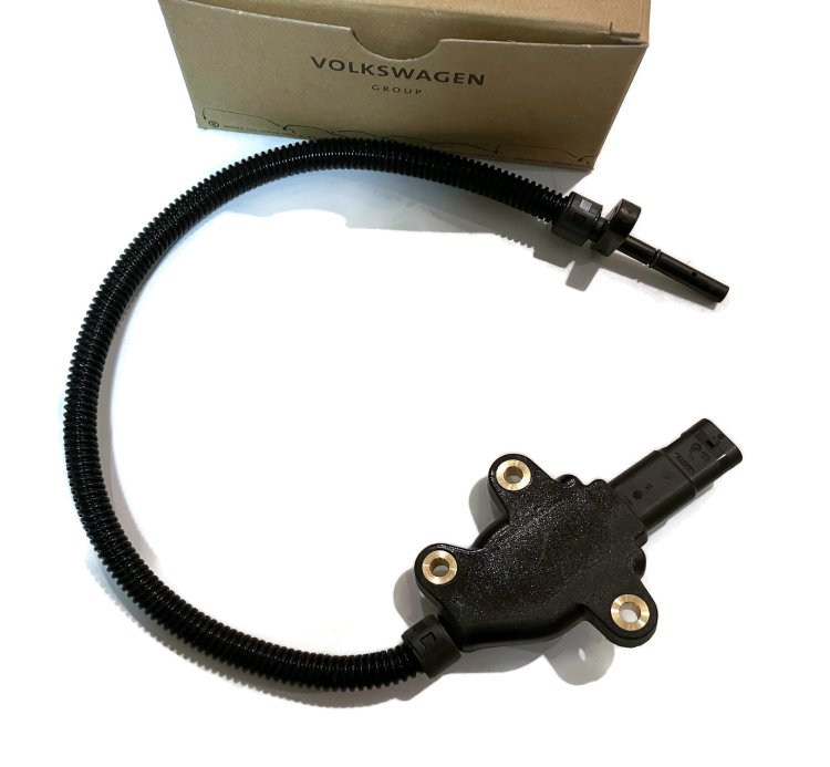 05A927321E Turbocharger speed sensor 4.2 VW Touareg 2011-2018 Audi Q7 2010-2015