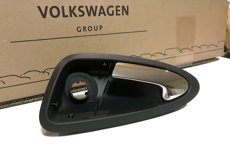 6J0 837 113 2ZZ Only for cars with manual mirror adjustment  Front door interior handle chrom Seat Ibiza 2