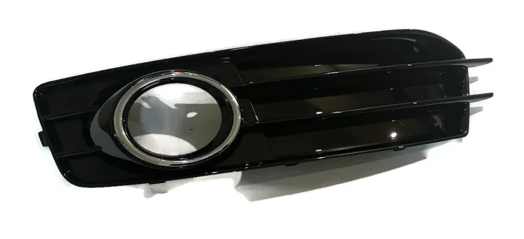 8P0807681AF  T94. Kratka boczna zderzaka przedniego z otworem na halogen Audi A3 S-line 2009-2013