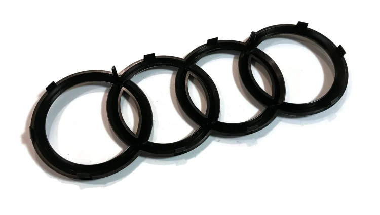 4N0853605 T94 Emblemat znaczek Audi pierścienie atrapy przedniej Audi Q2 Q8 czarny błyszczący