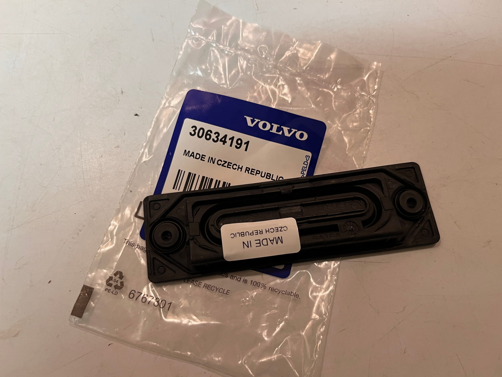 RUBBER BUTTON FOR OPENING THE BOOT LID VOLVO S40 V50 XC60 OE