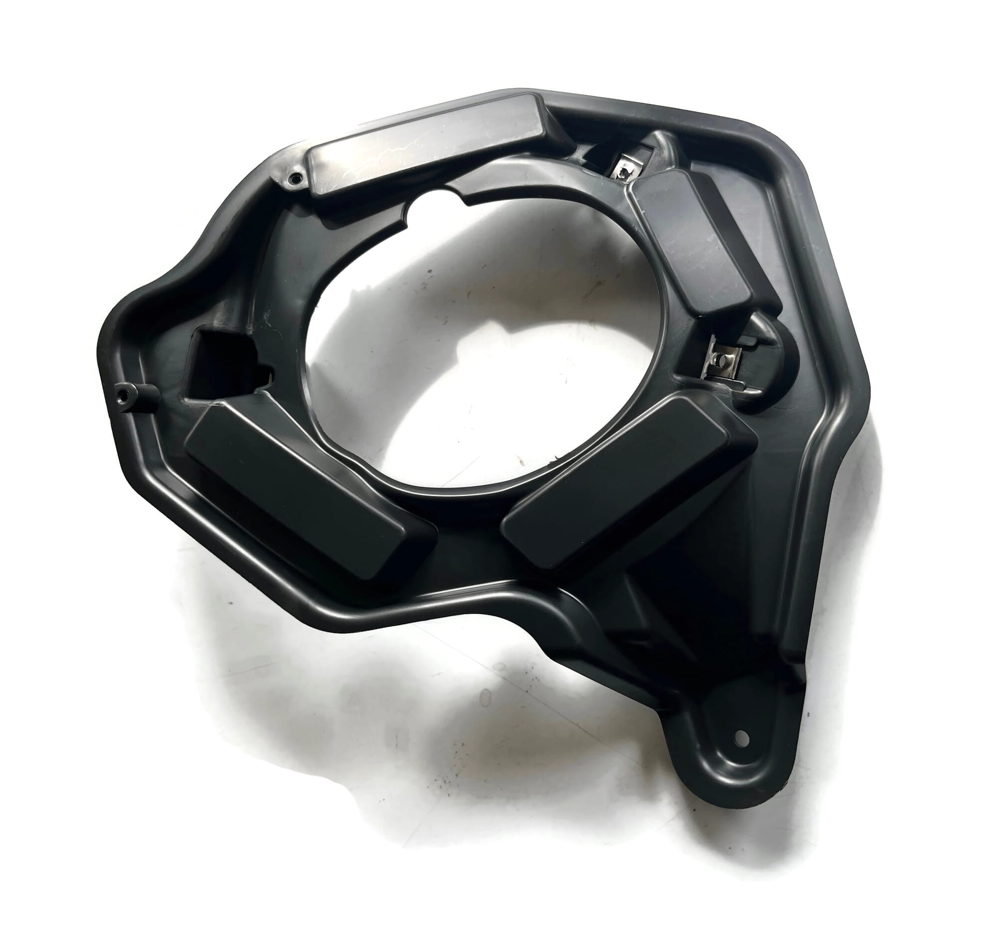 Left halogen mount bracket in front bumper CUPRA Formentor 2020-06